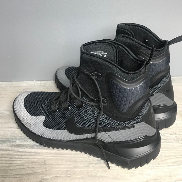 NWT Nike Air Wild Mid Mens Triple Black Boots - Picture 3 of 8